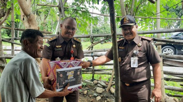 HUT PERSAJA Ke-72, Kejari Parigi Moutong Gelar Bakti Sosial