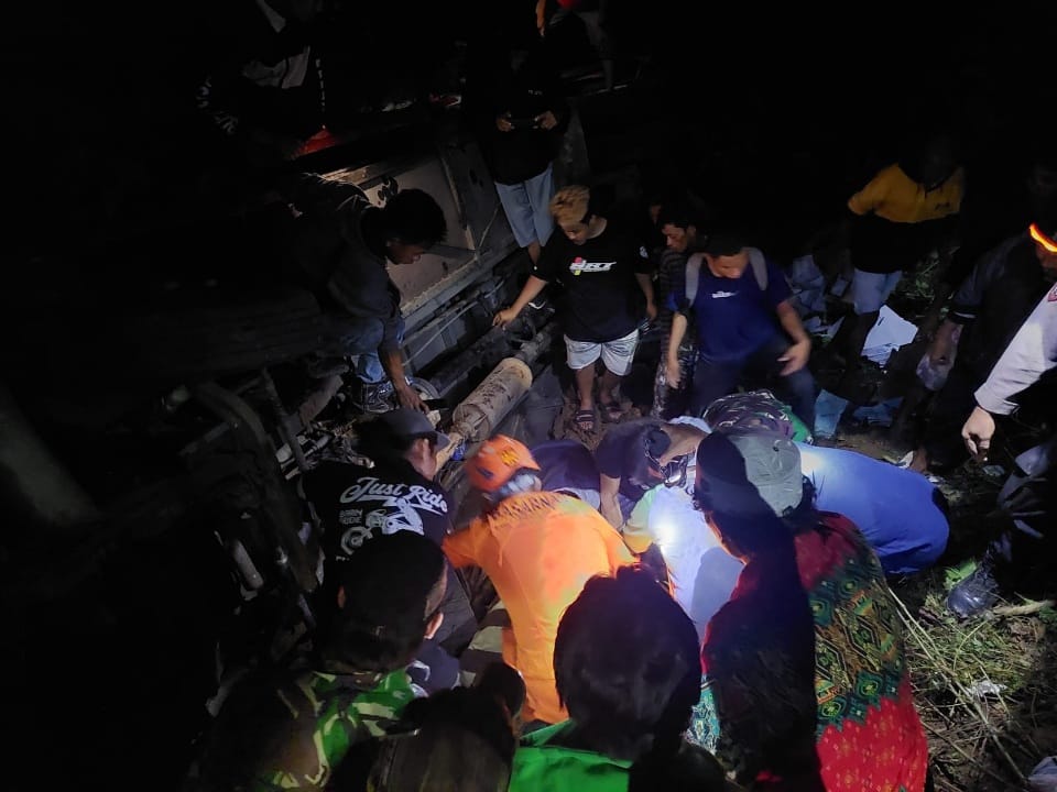 Bus Jatuh di Jurang Jalur Kebun Kopi, Puluhan Penumpangnya Luka-Luka, Tiga Meninggal Dunia