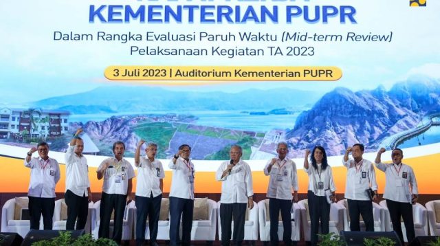 Rapat Evaluasi Kementerian PUPR, Ini Pesan Menteri Basuki