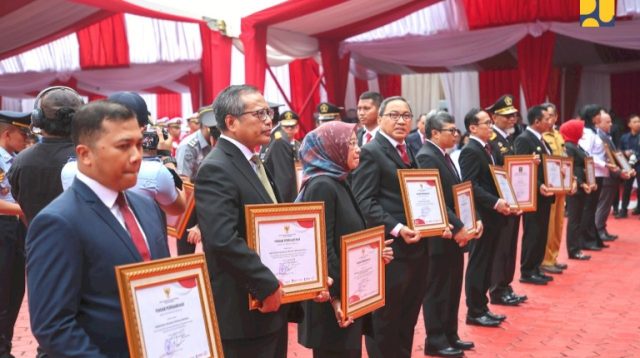 HDKD ke-78, Kementerian PUPR Terima Penghargaan dari Menkumham