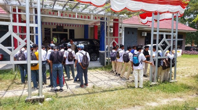 Satpol-PP Parigi Moutong Razia Siswa Berkeliaran pada Jam Belajar