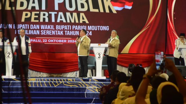 Debat Terbuka Pertama, Paslon Bersinar Paparkan Program Bunga Desa