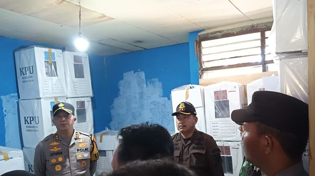 Gunakan Heli, Kapolres Parigi Moutong Cek Langsung Ditribusi Logistik Pilkada