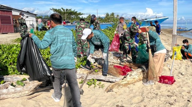 Aksi Bersih Pantai dan Laut Upaya Mengurangi Volume Sampah Plastik