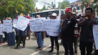 WhatsApp Image 2024-11-14 at 09.48.11 Front Kamalisi Menggugat Mapolda Sulteng