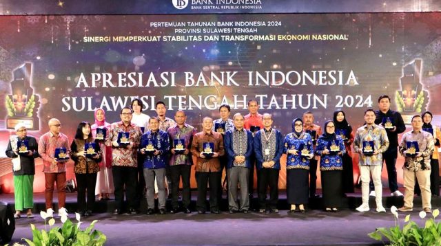 Pemda Parigi Moutong Terima Penghargaan Elektronifikasi Terbaik dari BI