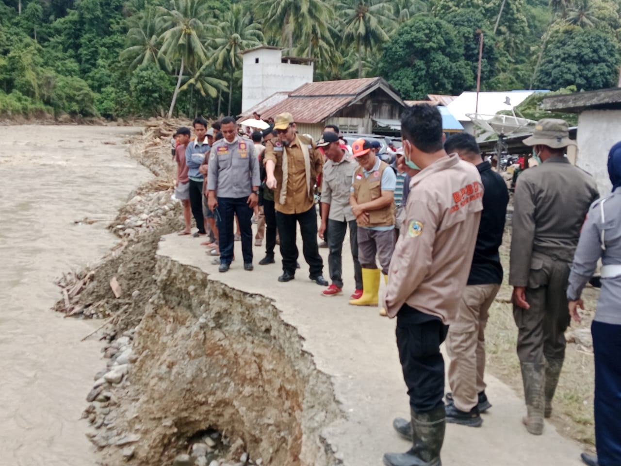Tinjau lokasi banjir palasa, ini kata Pj Bupati