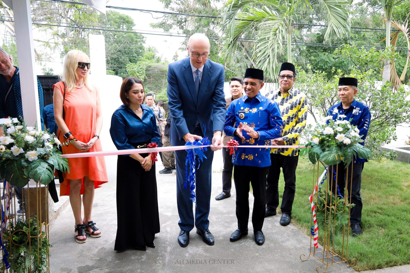 Gubernur Anwar Hafid Hadiri Peresmian Konsulat Republik Ceko
