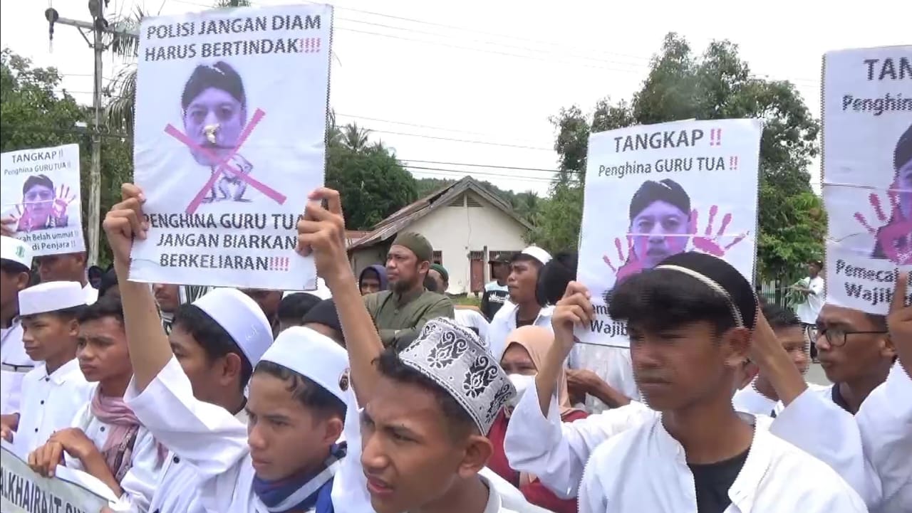 Polri Didesak Tangkap Penghina Guru Tua