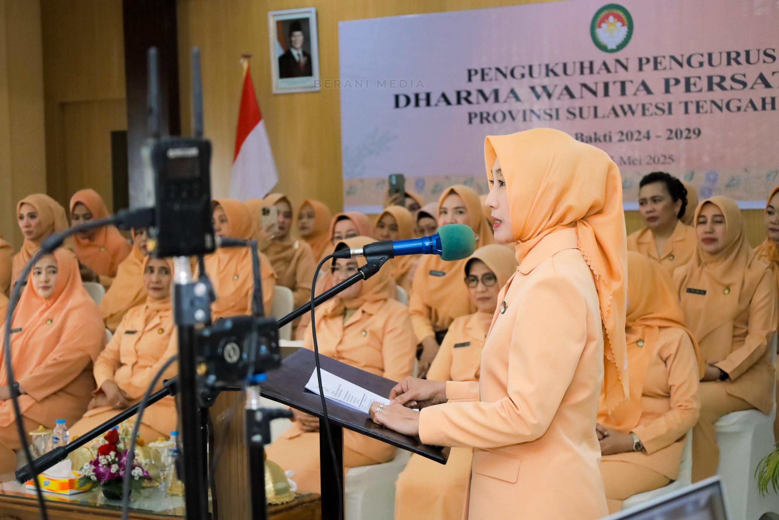 Kukuhkan Pengurus DWP Sulteng, Sry Nirwanti Bahasoan Serukan Kolaborasi Menuju Perempuan Tangguh