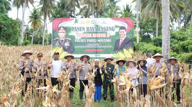 Polres Parigi Moutong Panen Raya Jagung di Desa Baliara