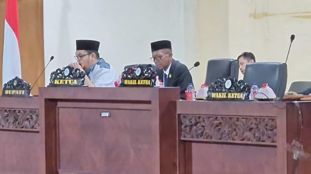 Waket Sayutin Paparkan Hasil Kerja DPRD dalam Rapat Paripurna Pembukaan Masa Sidang III