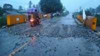 Dihantam Banjir Jalan Trans Sulawesi di Balinggi Amblas, Lalin Sempat Dialihkan Dihantam Banjir Jalan Trans Sulawesi di Balinggi Amblas, Lalin Sempat Dialihkan
