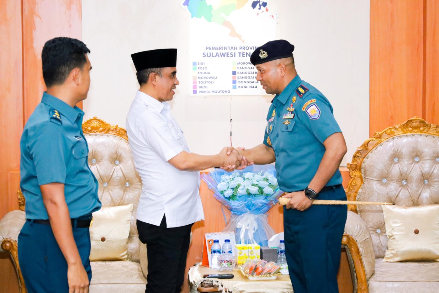 TNI AL Bertemu Gubernur Bahas Komitmen Jaga Laut Sulteng dari Ilegal Fishing 