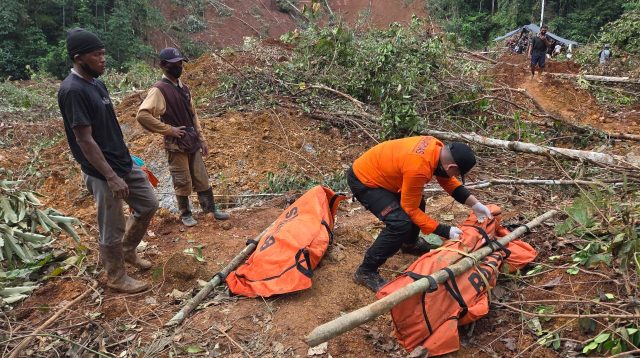 Dua Jenazah Korban Tanah Longsor Bolano Lambunu Dievakuasi, Lima Masih dalam Pencarian