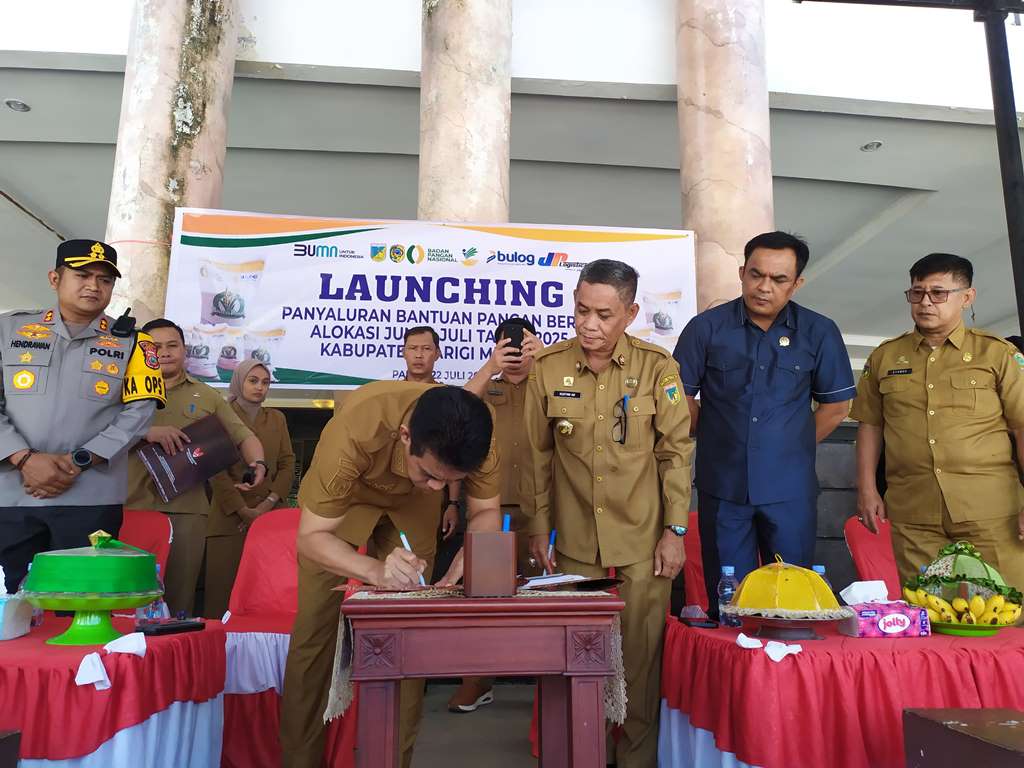 Salurkan Bantuan Beras, Erwin: Bukti Negara Hadir Ditengah Masyarakat