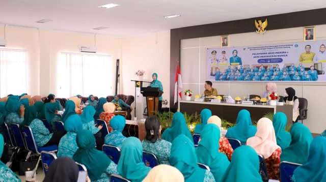 Gandeng TP-PKK, DiskopUKM Sulteng Gelar Pelatihan Seni Merias dan Merangkai Bunga