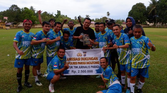 Kapolres Parigi Moutong Hadiri Laga Persahabatan Jurnalis Parigi FC vs Jurnalis Palu FC