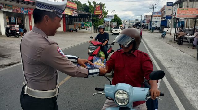 Sat Lantas Polres Parigi Moutong Edukasi Pengendara dan Sosialisasi Ops Zebra Tinombala