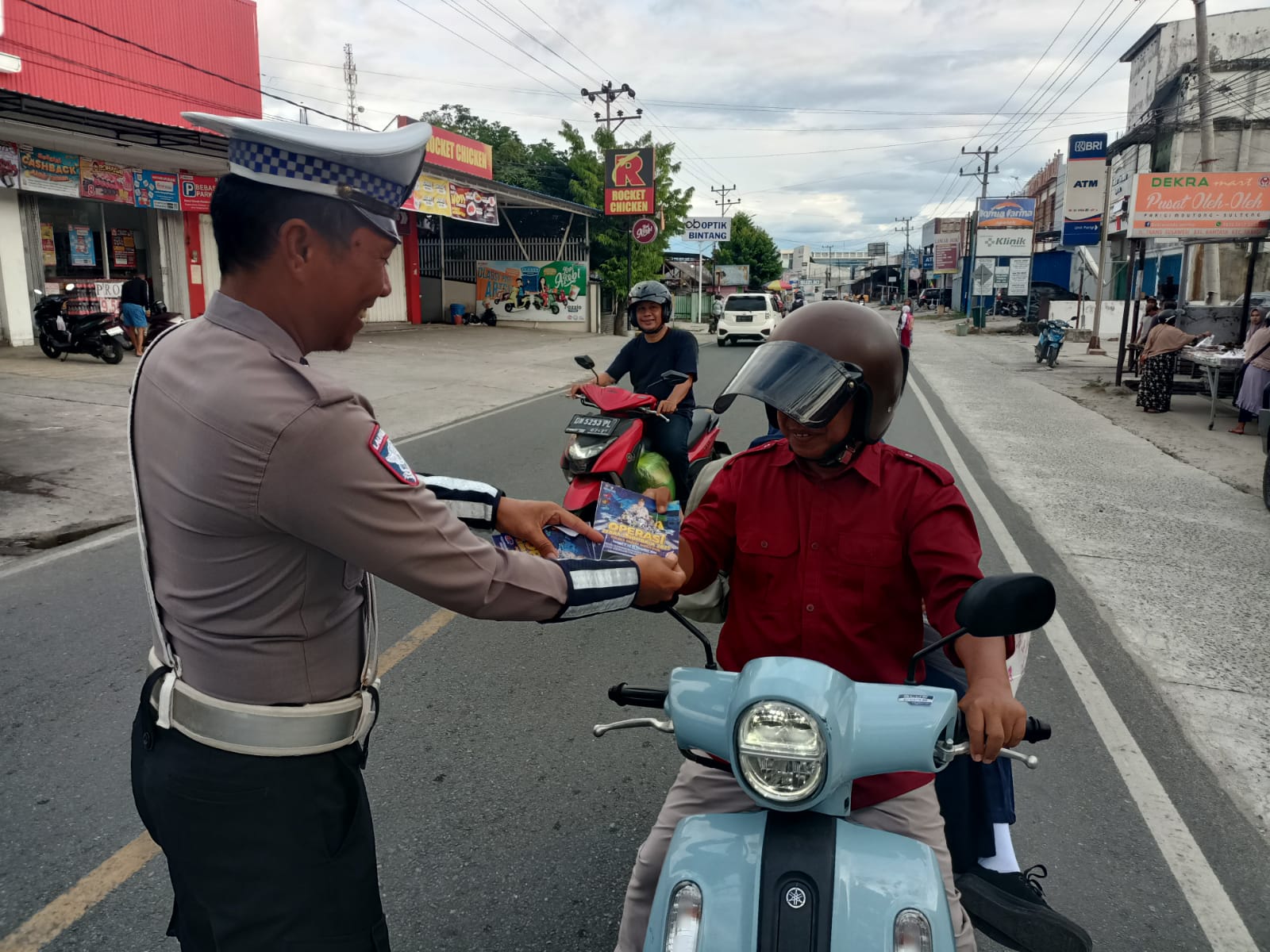 Sat Lantas Polres Parigi Moutong Edukasi Pengendara dan Sosialisasi Ops Zebra Tinombala