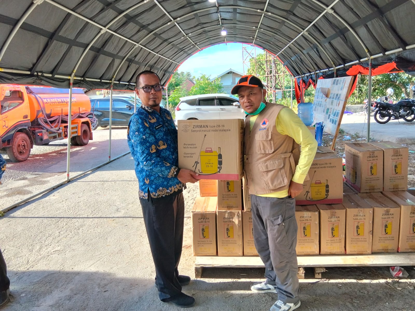 Bantu Tangani Karhutla, TPHP Salurkan Mesin Pompa Air dan 50 Unit Hand Sprayer