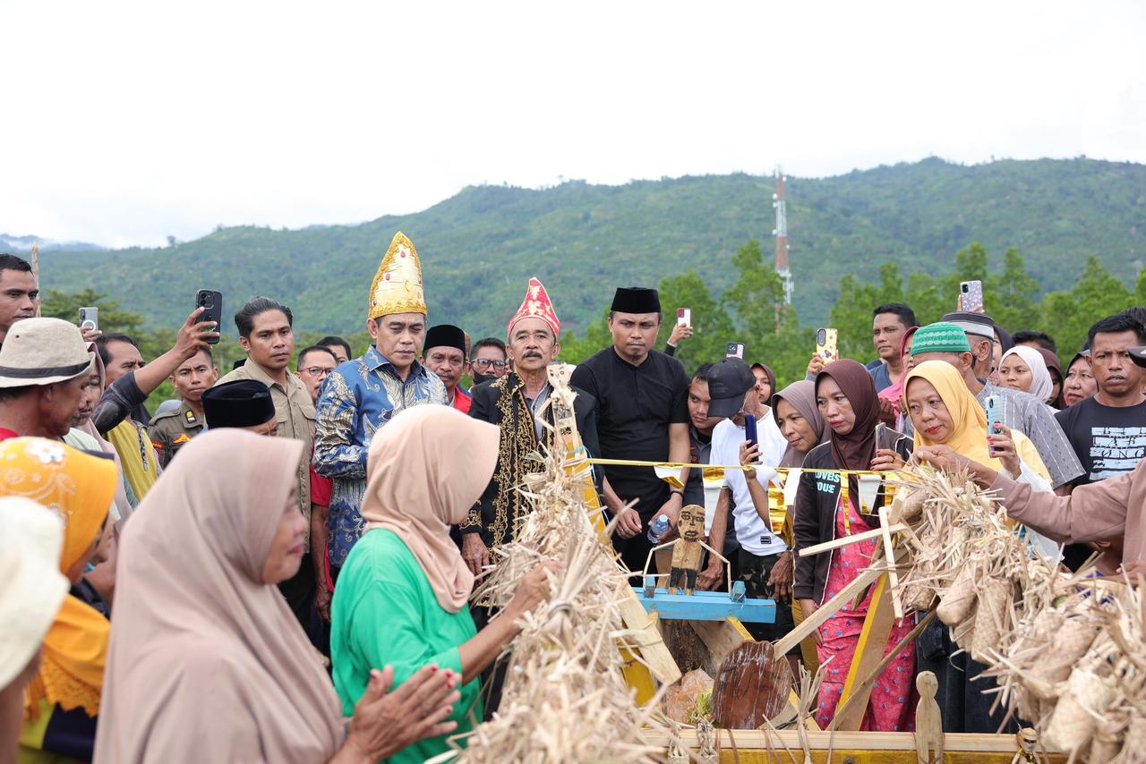 Bupati Parigi Moutong Dukung Pelestarian Adat dan Pembangunan Rumah Adat di Kecamatan Tomini