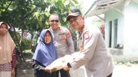 Kapolres Parigi Moutong dan Bhayangkari Salurkan 900 Kg Beras untuk Warga Di Desa Sidole Timur Kapolres Parigi Moutong dan Bhayangkari Salurkan 900 Kg Beras untuk Warga Di Desa Sidole Timur