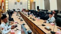 Pasca RDP Parigi Moutong, Perjuangan THR TPG 12 Guru ASN Kini Bergulir ke DPRD Sulteng Pasca RDP Parigi Moutong, Perjuangan THR TPG 12 Guru ASN Kini Bergulir ke DPRD Sulteng