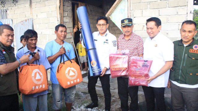 Tinjau Tiga Kecamatan Terdampak Gempa M 6,7, Bupati Parigi Moutong Salurkan Bantuan Darurat