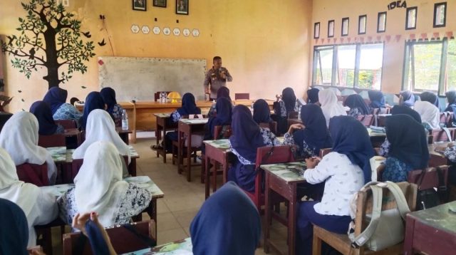 Cegah Narkoba dan Kekerasan, Polsubsektor Parigi Utara Beri Penyuluhan di MPLS SMAN 1