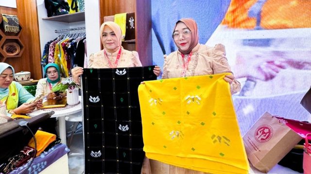 Parigi Moutong Pamerkan Motif "Bomba Saga" di HUT Dekranas