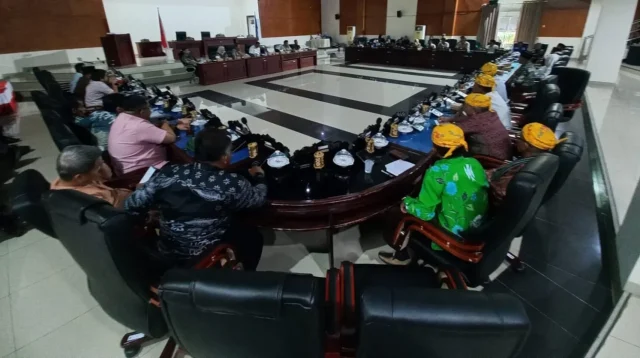 Rapat Lintas Komisi DPRD Parigi Moutong, Ketua AMAN Ungkap Oknum Polisi Diduga Bekingi Bandar Sabu di Sidoan