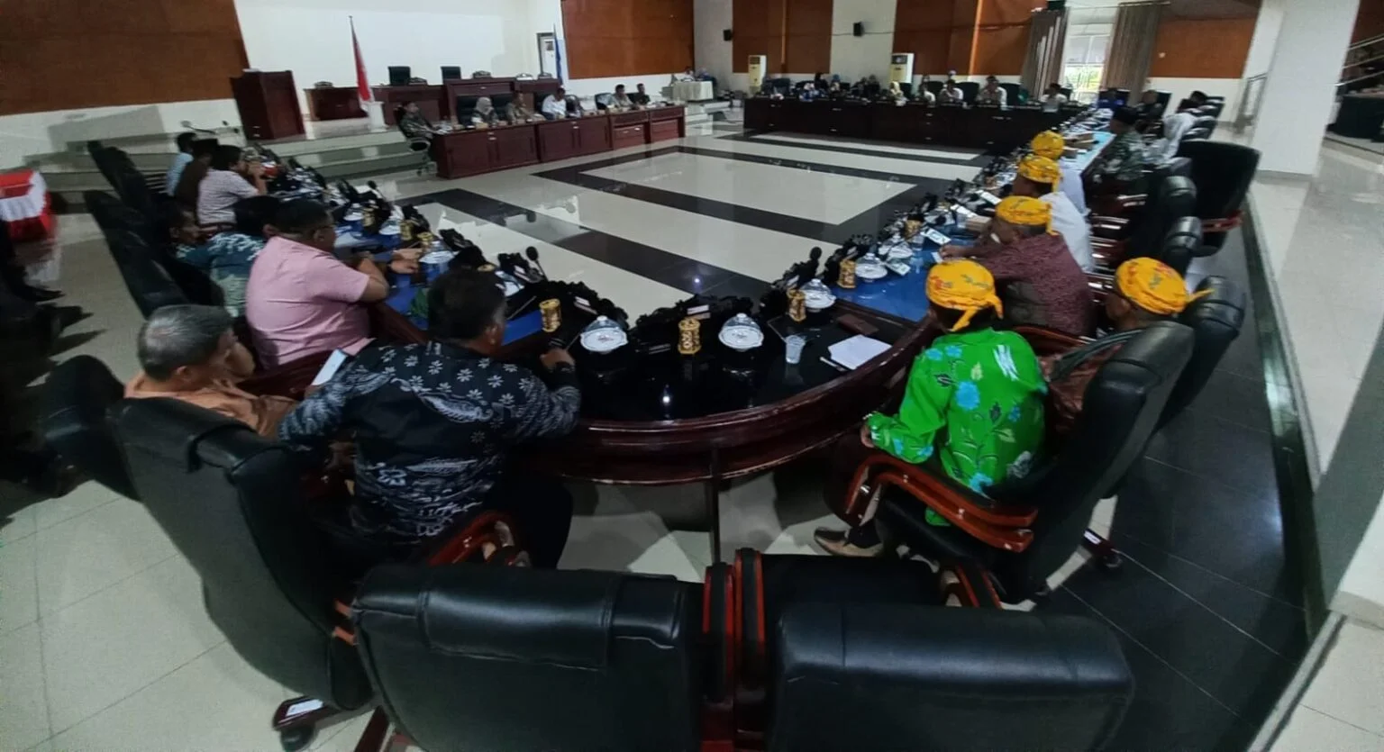 Rapat Lintas Komisi DPRD Parigi Moutong, Ketua AMAN Ungkap Oknum Polisi Diduga Bekingi Bandar Sabu di Sidoan