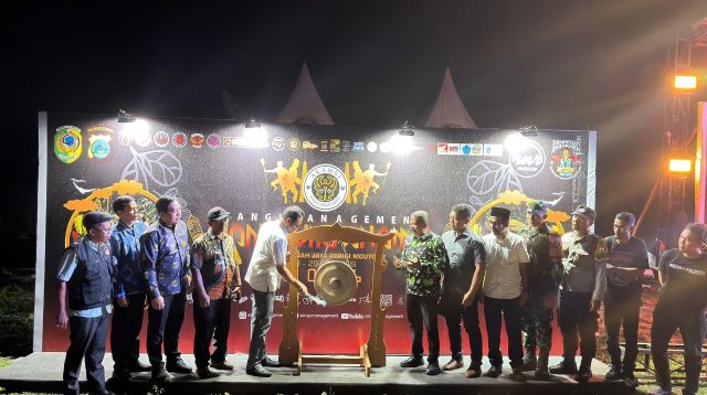 ​Buka Festival Mambuku, Sekda Parigi Moutong Dorong Ekonomi Lokal dan Wisata Berkelanjutan