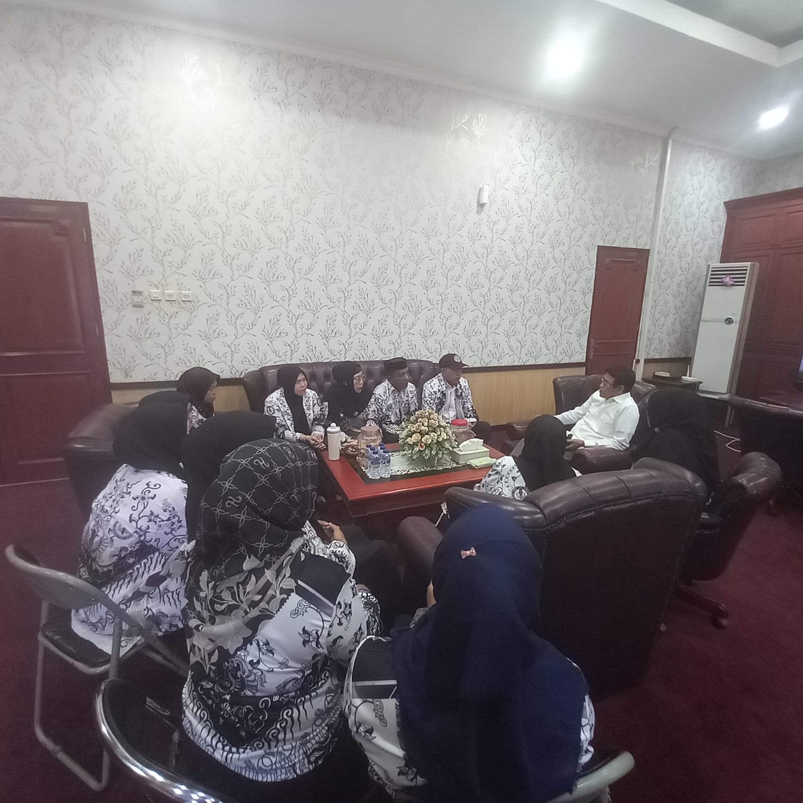 Audiens Bersama Bupati, PGRI Parigi Moutong Bahas Persiapan HUT ke- 81 dan Hari Guru Nasional