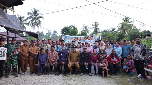 Warga Toriapes Mengeluh Puluhan Tahun Lalui Jalan Rusak, Bupati Erwin: Usulanya Diprioritaskan