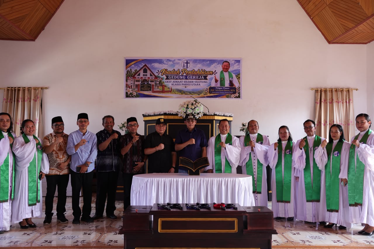 Resmikan Gereja GKST Jemaat Siloam Silutung, Bupati Erwin Ajak Masyarakat Terus Jaga Kerukunan
